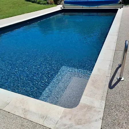 La Grande Riviere Piscine Partagee